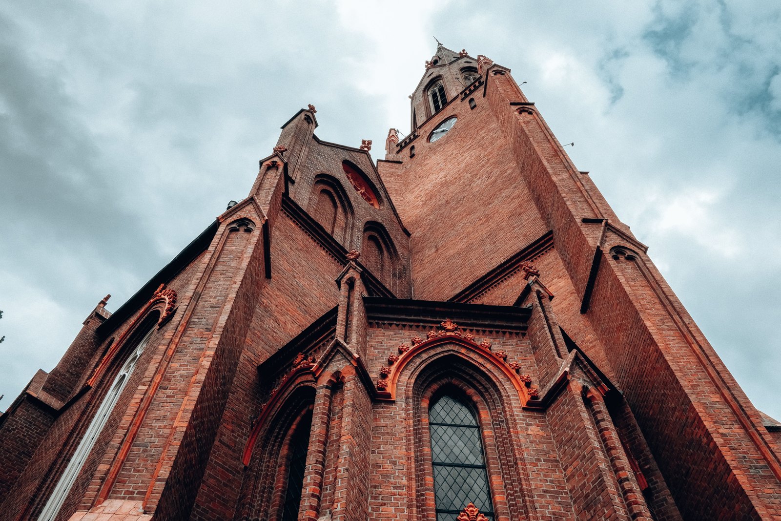 gotycka ceglana wieża kościoła św. Michała Archanioła w Sępopolu nad Łyną, dawne Schippenbeil, powiat bartoszycki
