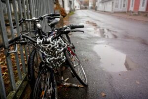 Praca w Bartoszycach: gdzie szukać ofert, kto zatrudnia i ile się płaci